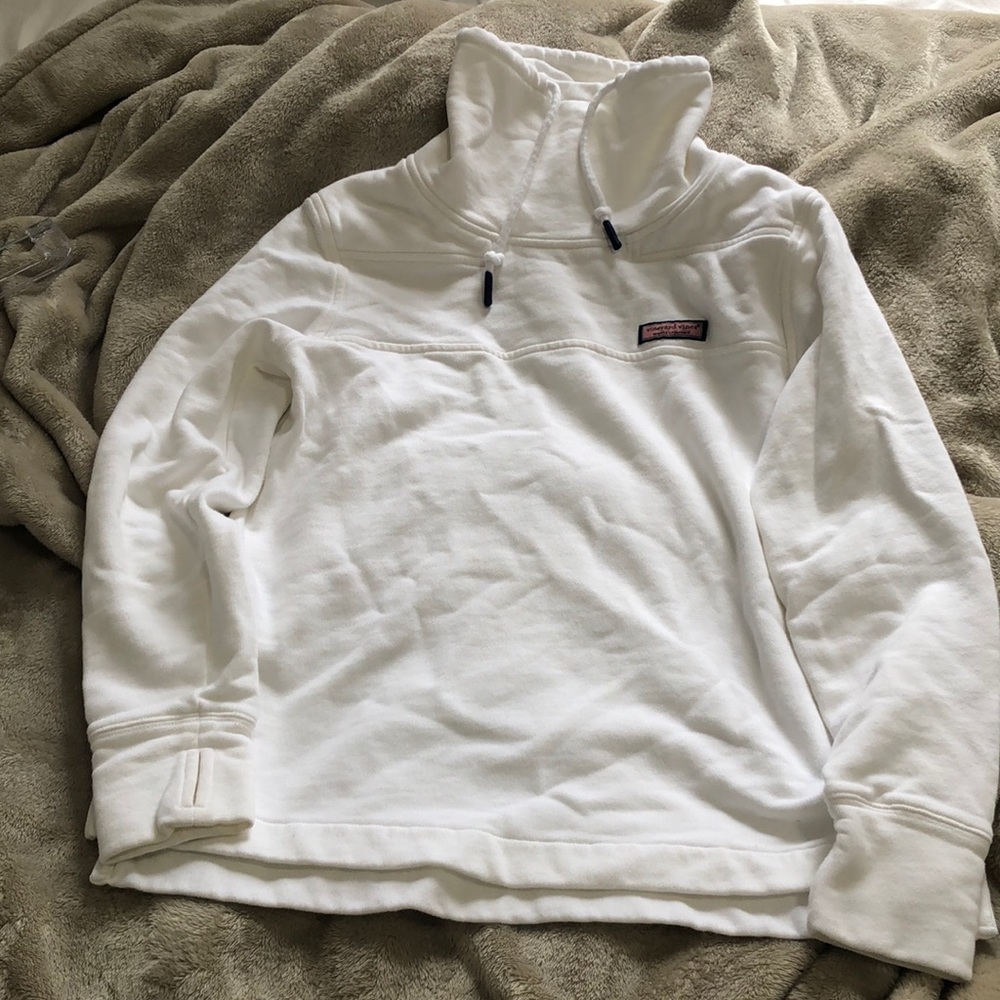 Vineyard vines white round neck shep shirt